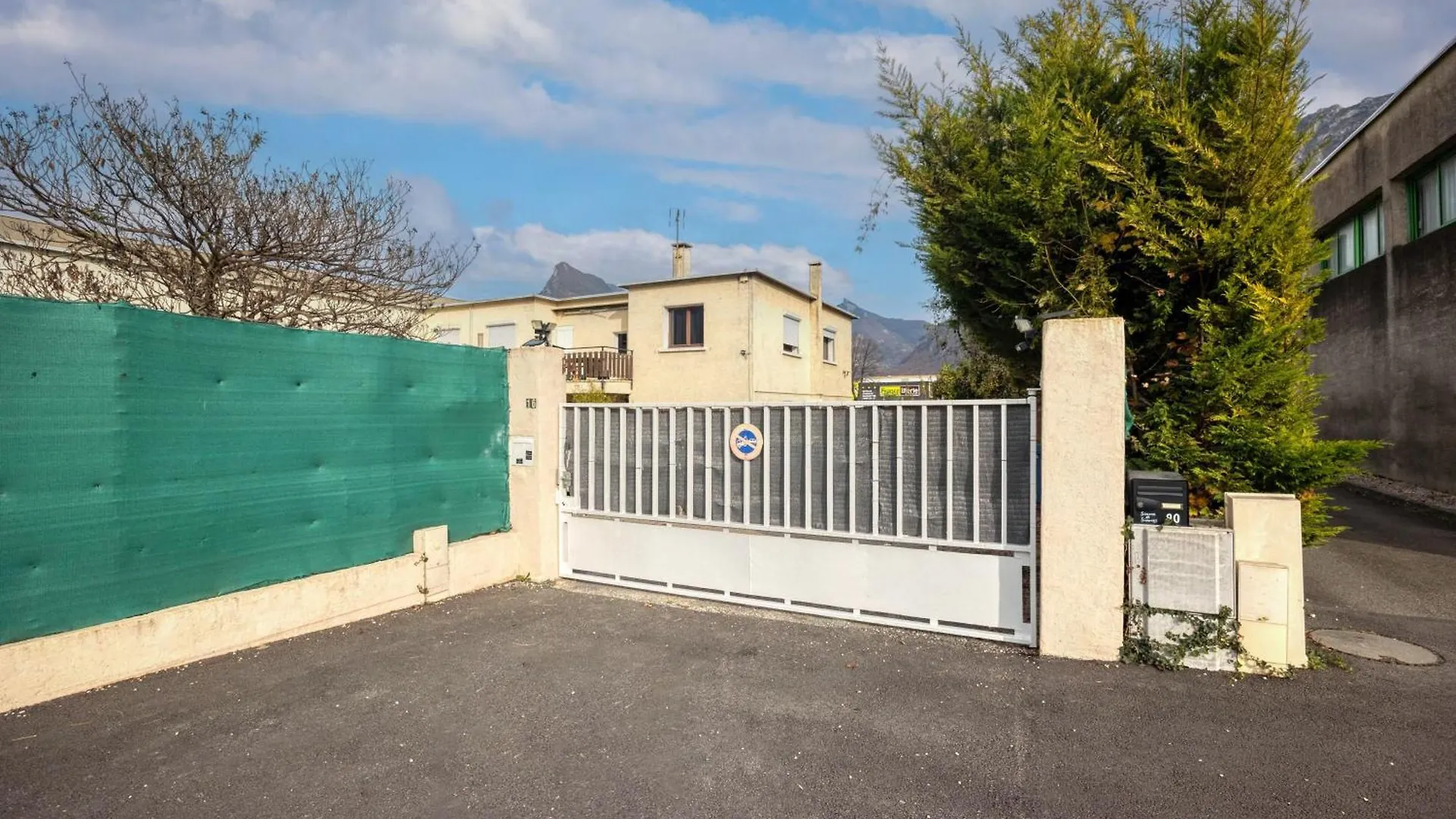 Evasion Thailandaise - Feng Shui - Parking Saint-Egreve